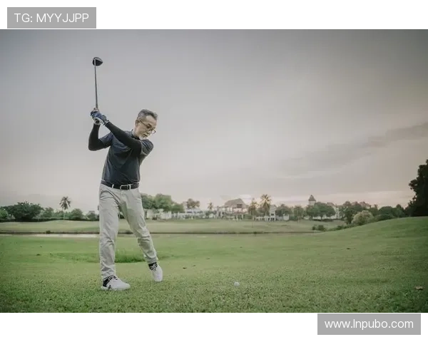 高尔夫训练心得分享：从基础技巧到心理调节的全面提升之路